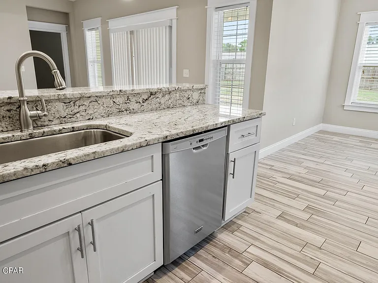 305 Evergreen St — Photo 5