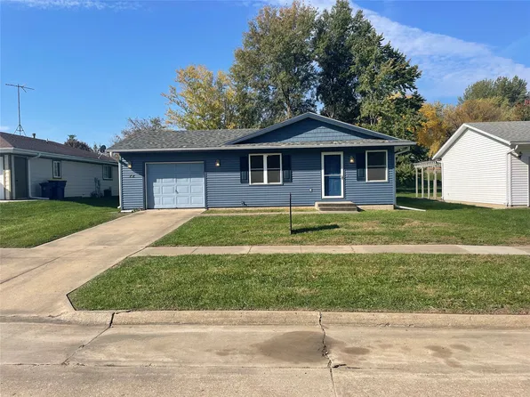 72 Brook Cir, Pella, IA 50219