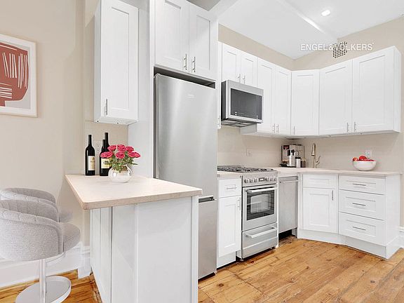 4th image of 206 E 13th St APT 1