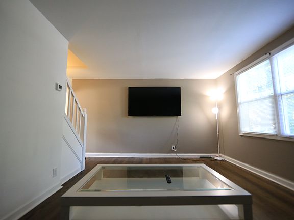 3rd image of 109 Birch Ave