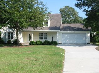 208 Chadwick Shores Dr, Sneads Ferry, NC 28460