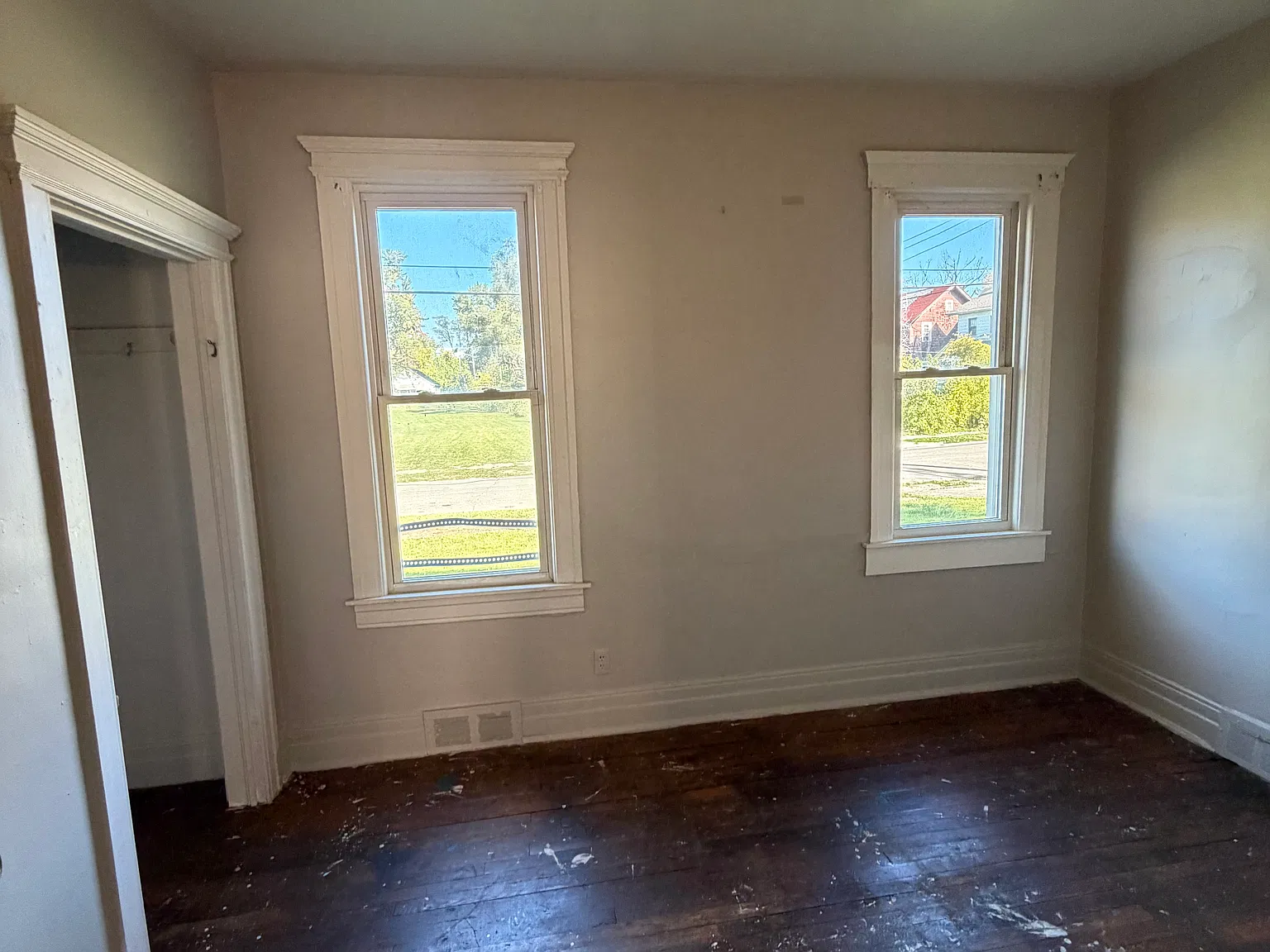 2 bed, 1000 sqft, $1,100 — Photo 2