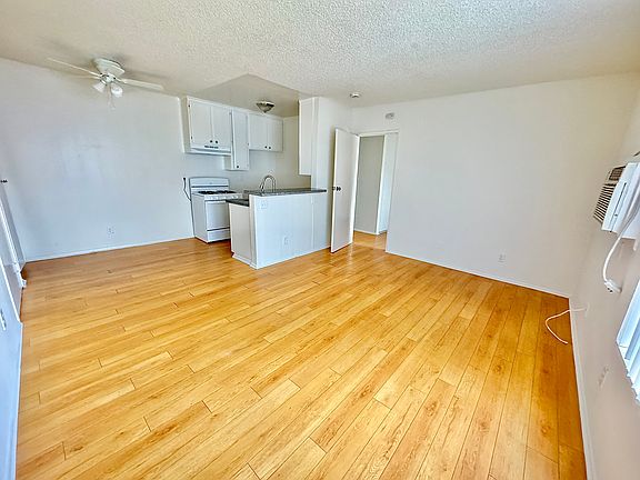 2nd image of 7423 N Lankershim Blvd APT 52