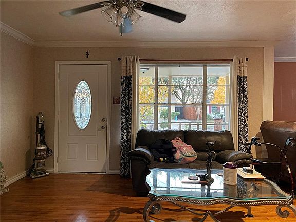 2nd image of 2601 Lakewood Dr