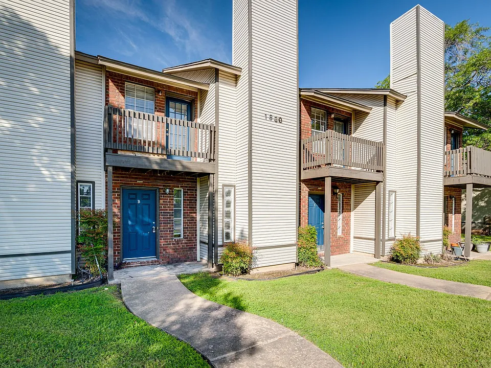 1830 River Crossing Cir #B