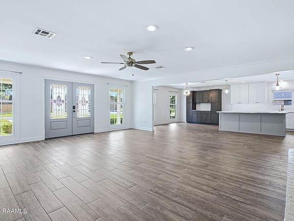 5th image of 102 Shiloh Dr