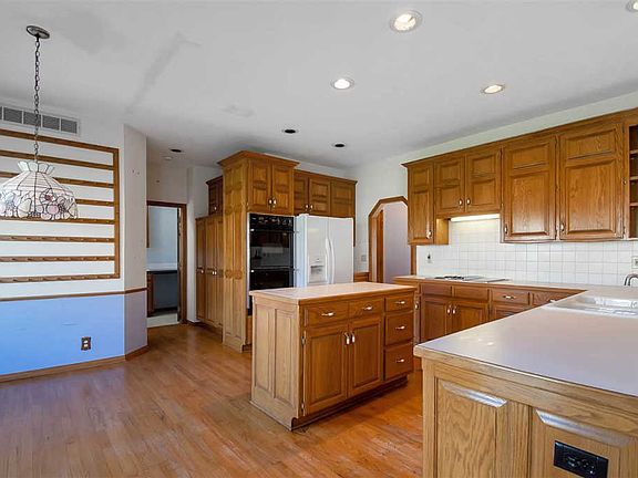 4th image of 8148 E Greenbriar St