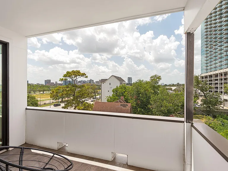 2239 N Macgregor Way — Photo 34