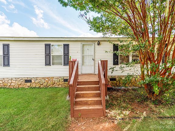 3rd image of 520 Bumble Bee Ct