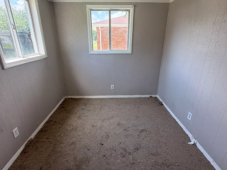 329 Park Ln — Photo 14