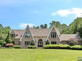 712 Horseshoe Trl, Franklin Lakes, NJ 07417