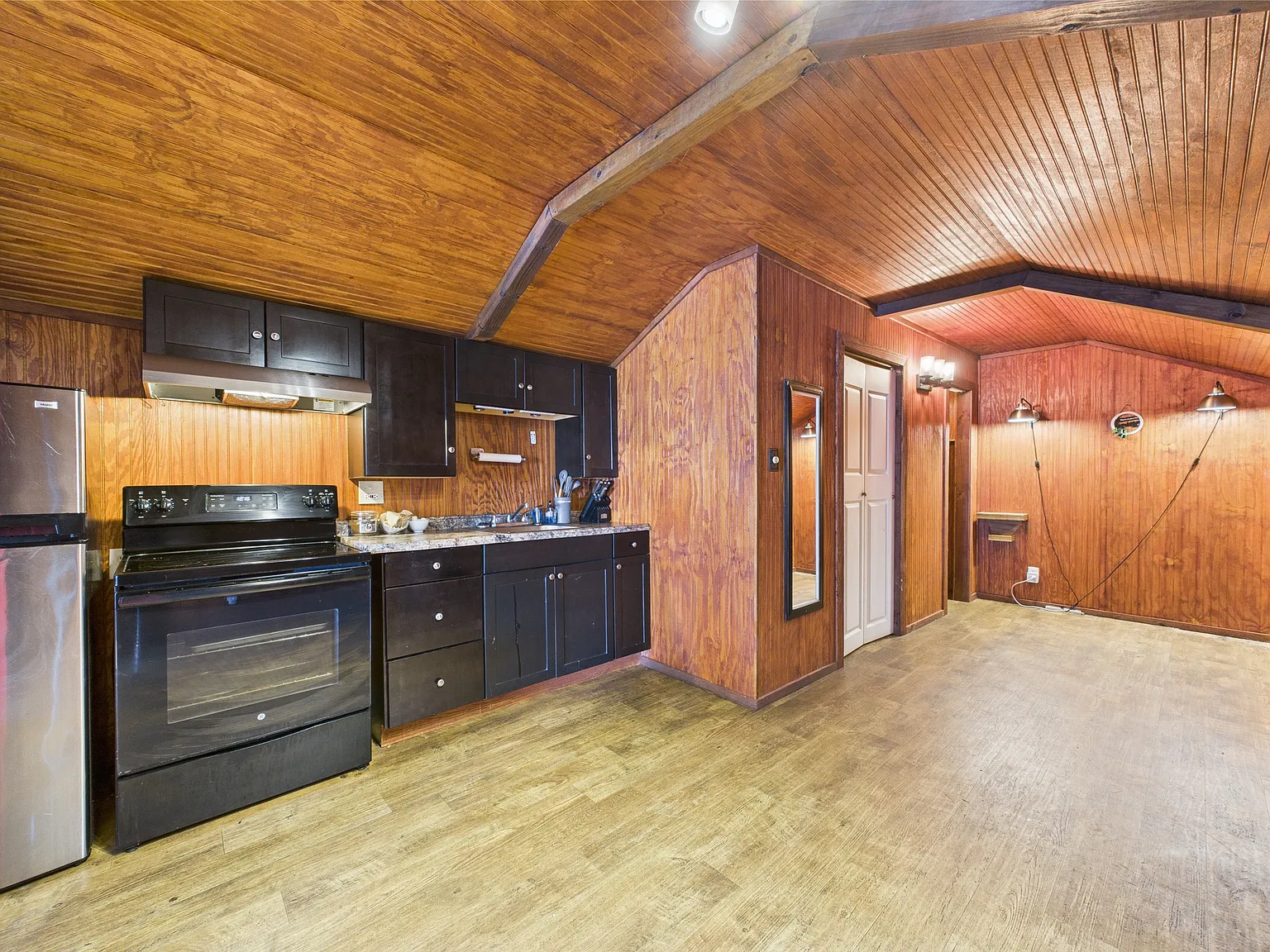 515 Cedar Crest Ct — Photo 3