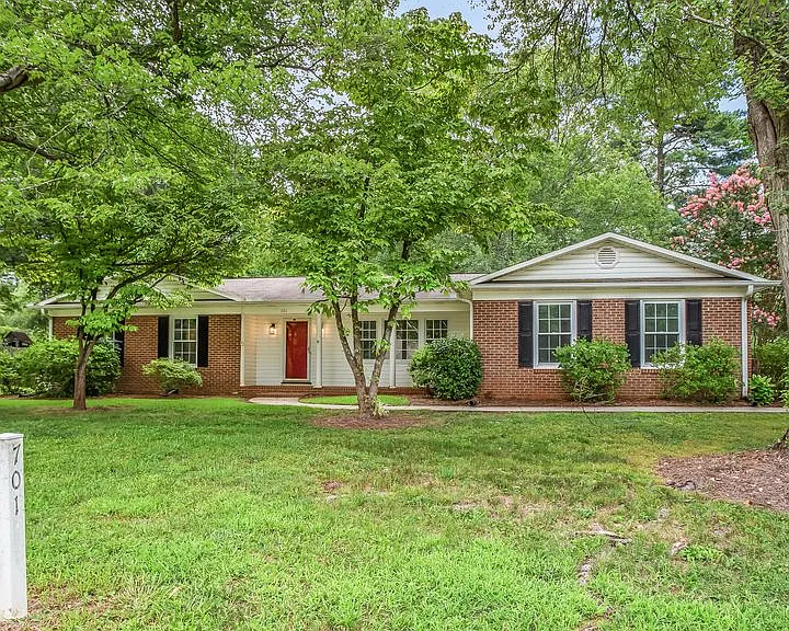 701 N Peace Haven Rd — Photo 34