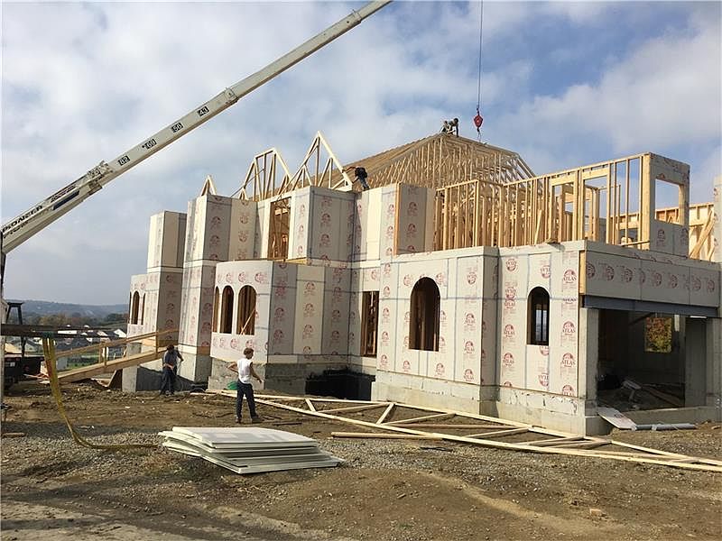 2nd image of 1731 Scarlett Dr