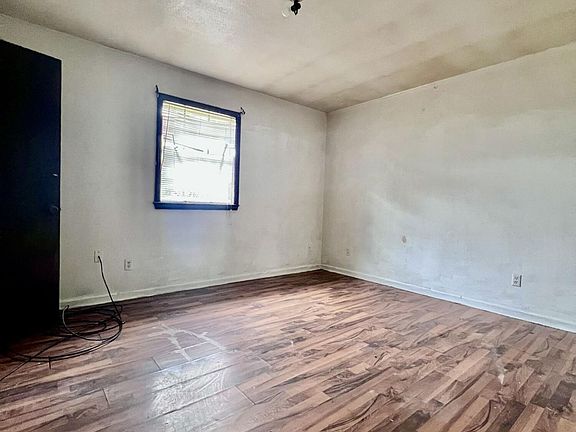 5th image of 159 Essie St