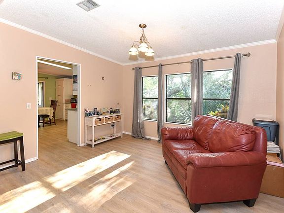 3rd image of 108 Horseshoe Falls Dr