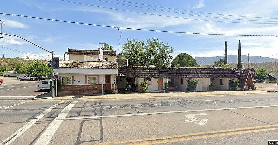 1st image of 890 E Ash St