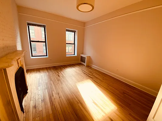 Rented by Metropolis Real Estate of Manhattan | media 14