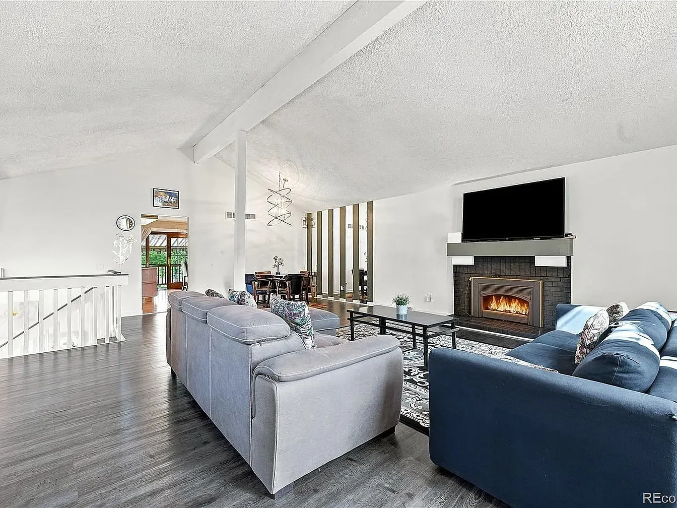 3 bed, 2287 sqft, $3,200 — Photo 3