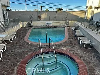 22865 Del Valle St — Photo 2