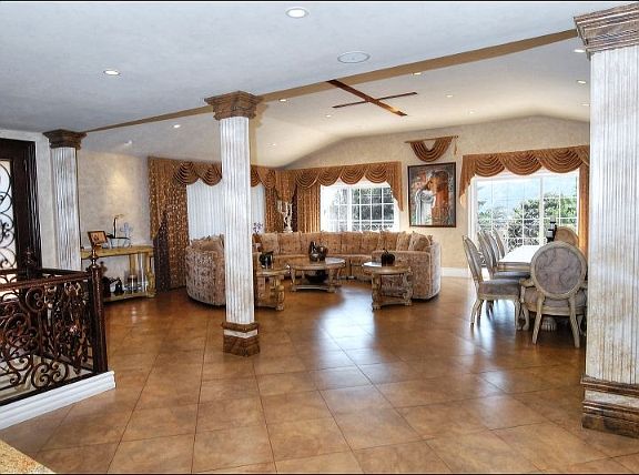 3rd image of 2939 Frances Ave