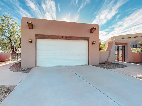 2257 Calle De Silverio SW, Los Lunas, NM 87031
