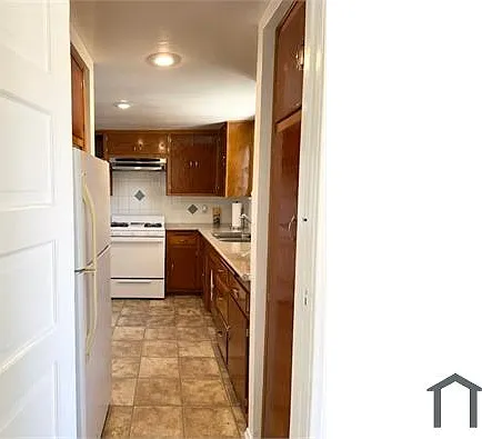 3756 E 6th St — Photo 8