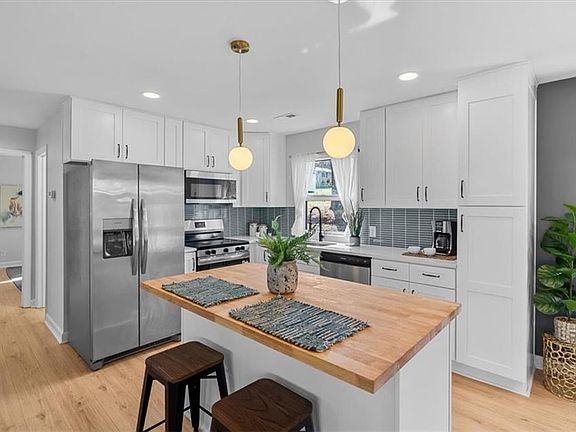 4th image of 219 Tarheel Dr