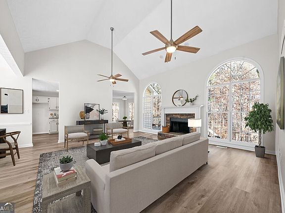 2nd image of 52 Tower Ct