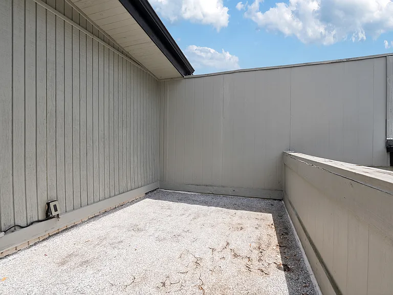 Roof-top Balcony (2nd bdrm)