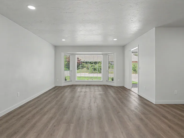5900 N Ross Ave #2 — Photo 5