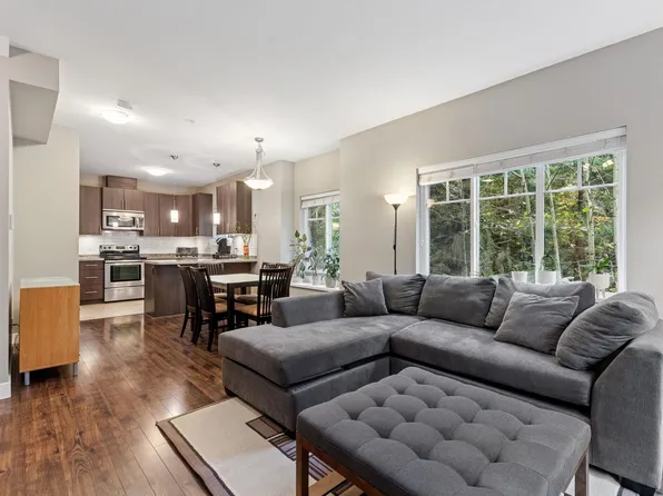 3888 Norfolk St #207, Burnaby, BC V5G 1E5