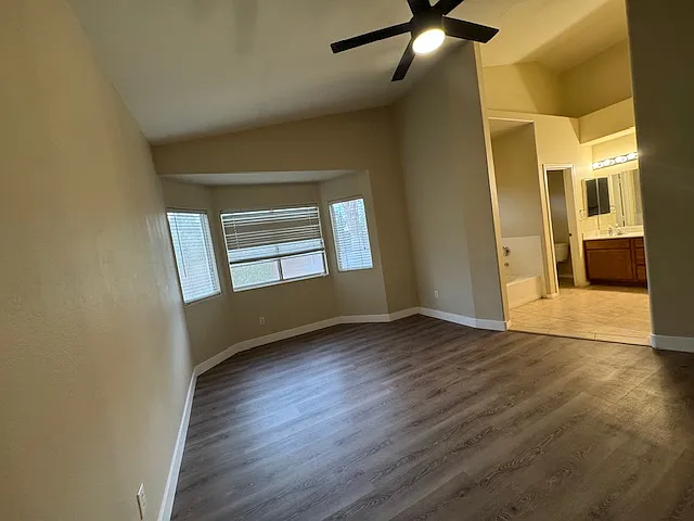 509 First Light St — Photo 16