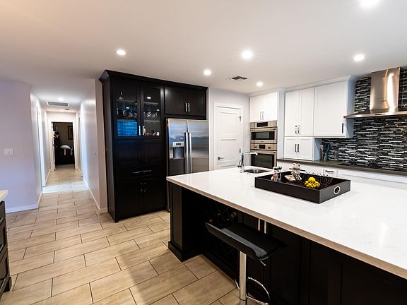 4th image of 1042 E Meadow Ln