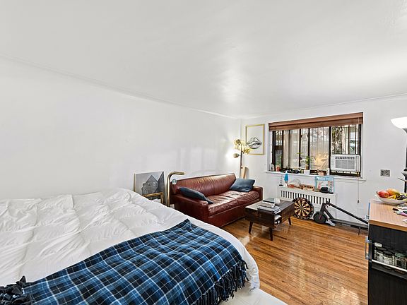 2nd image of 126 E 30th St APT 1-A