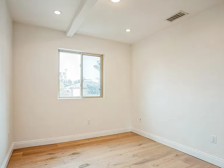 652 Vernon Ave #2 — Photo 32