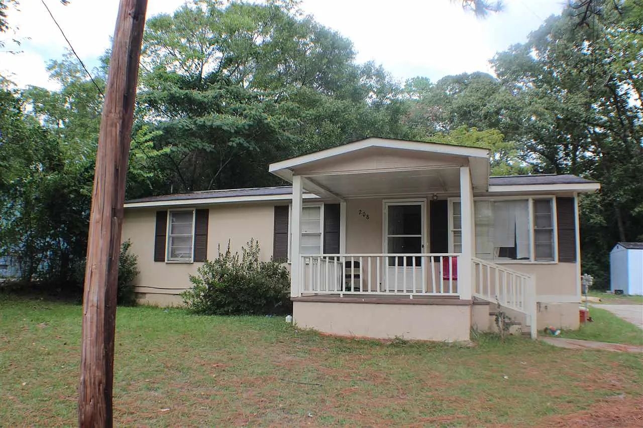 208 Clay St photo 1