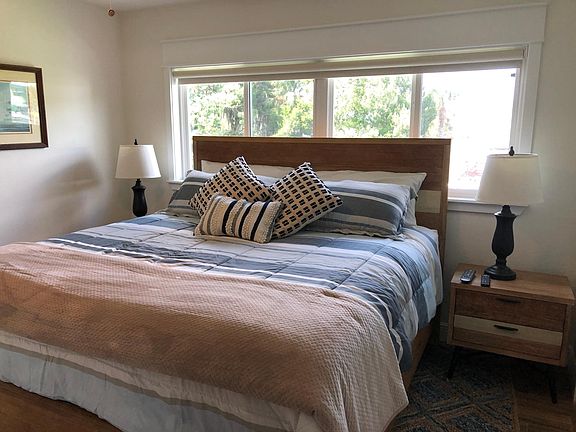 5th image of 16 Beach Ln