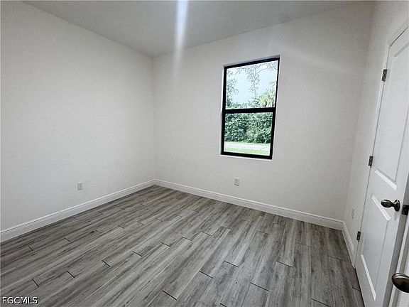 2nd image of 3117 Memphis Ln