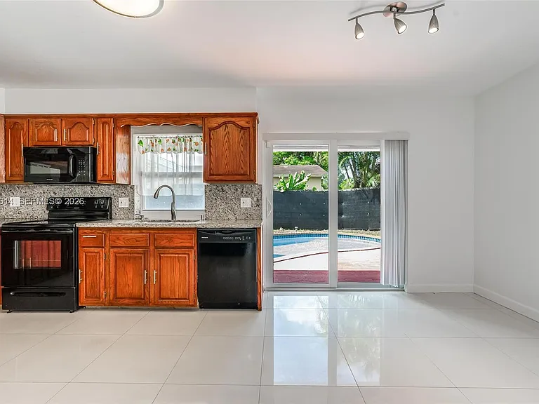 8250 SW 3rd Pl — Photo 10