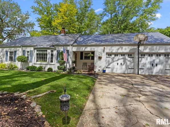 1128 N Robert Dr, East Peoria, IL 61611