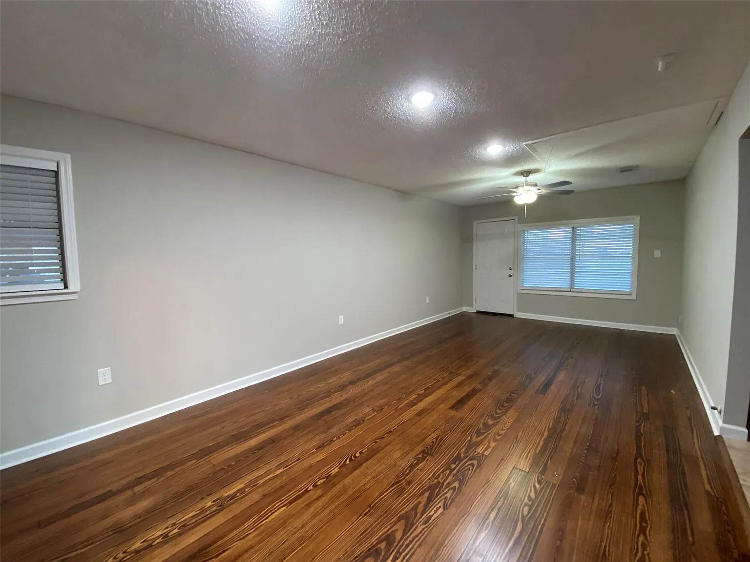 3 bed, 2.0 bath, 1619 sqft, $1,845 — Photo 4