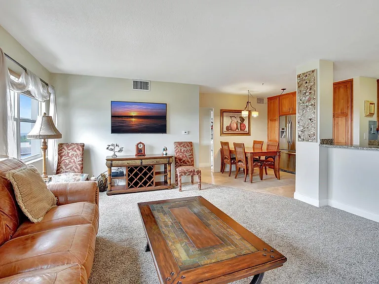 2555 NE 11th St #Penthouse 09 — Photo 7