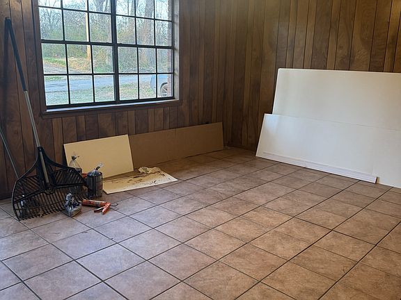 3rd image of 1206 Rosewood Dr