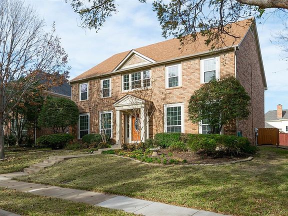 2nd image of 2301 Honeylocust Dr
