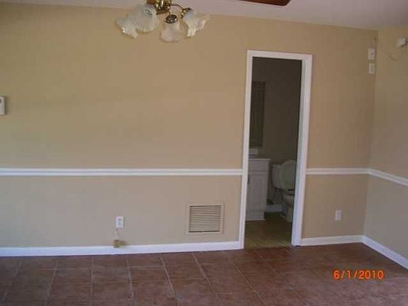 4th image of 1889 Parkcrest Dr