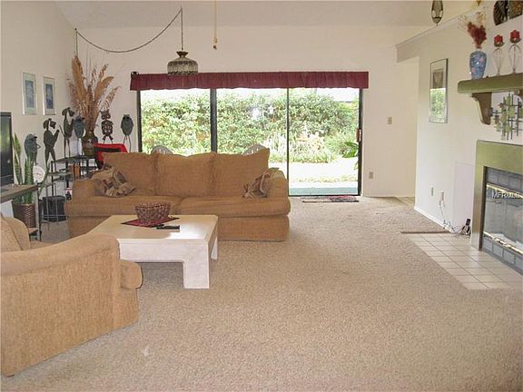 3rd image of 765 Ortona Ct