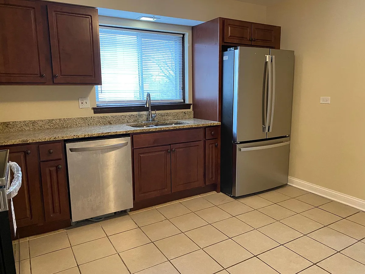 Building Photo - 464 N Wolf Rd #2