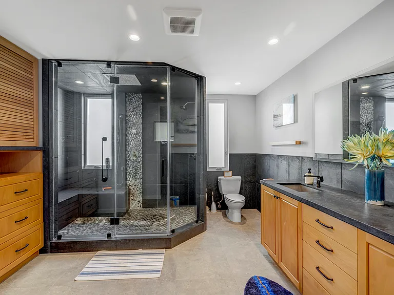 1686 Neptune Ave #1686 — Photo 21