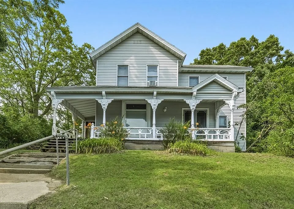 126 W Cedar St